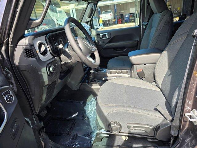 new 2025 Jeep Wrangler car, priced at $43,125