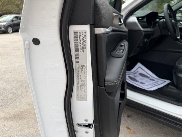 new 2026 Jeep Grand Cherokee car, priced at $40,575