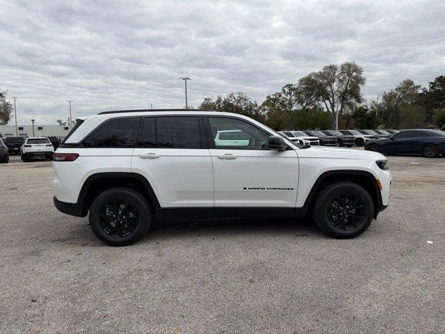 new 2026 Jeep Grand Cherokee car, priced at $40,575