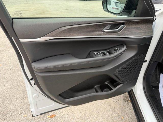 new 2026 Jeep Grand Cherokee car, priced at $40,575