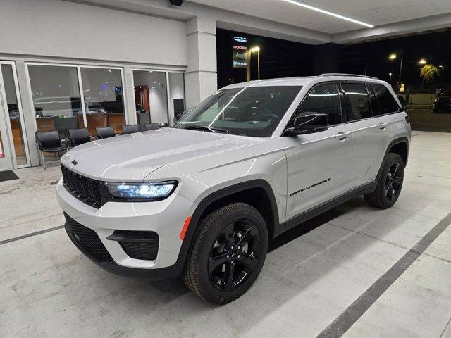 new 2025 Jeep Grand Cherokee car, priced at $36,875