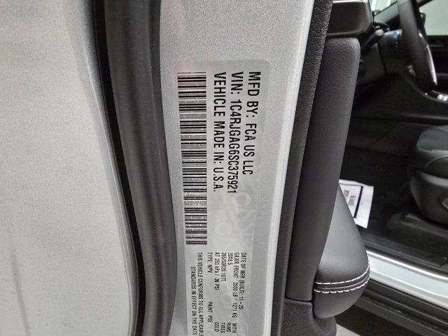 new 2025 Jeep Grand Cherokee car, priced at $36,875