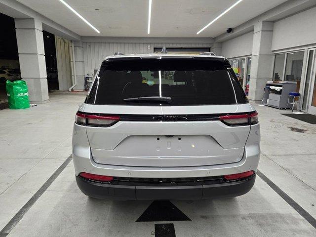new 2025 Jeep Grand Cherokee car, priced at $36,875
