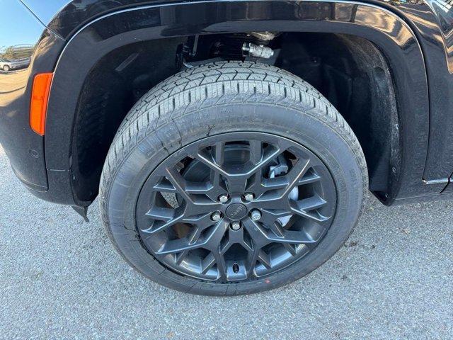 new 2025 Jeep Grand Cherokee L car, priced at $57,580