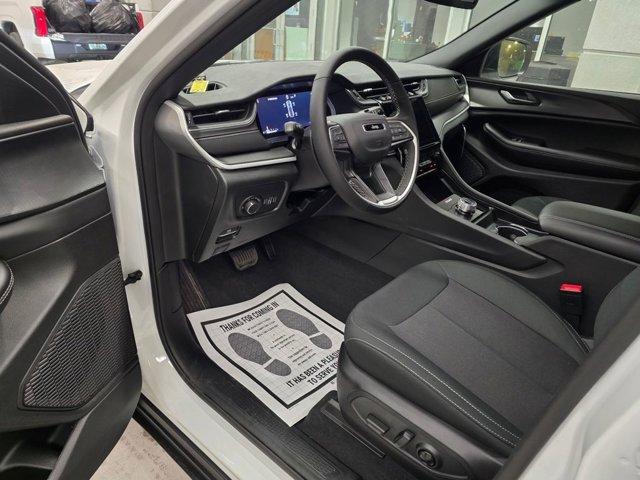 new 2025 Jeep Grand Cherokee car, priced at $33,425