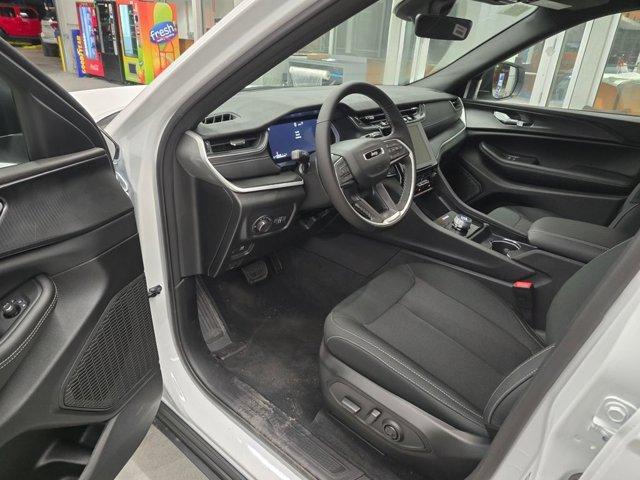 new 2025 Jeep Grand Cherokee car, priced at $35,575