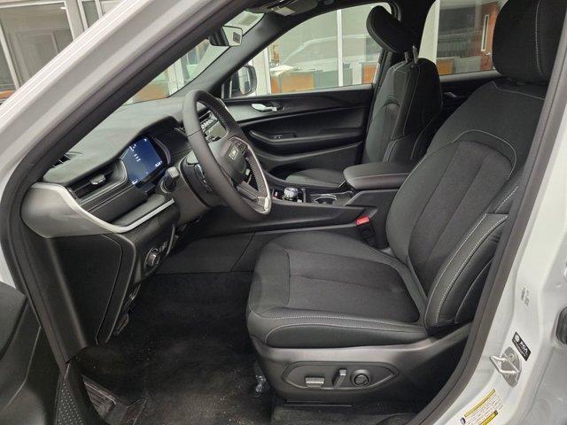 new 2025 Jeep Grand Cherokee car, priced at $35,575