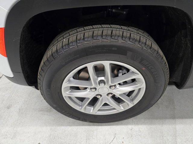 new 2025 Jeep Grand Cherokee car, priced at $35,575