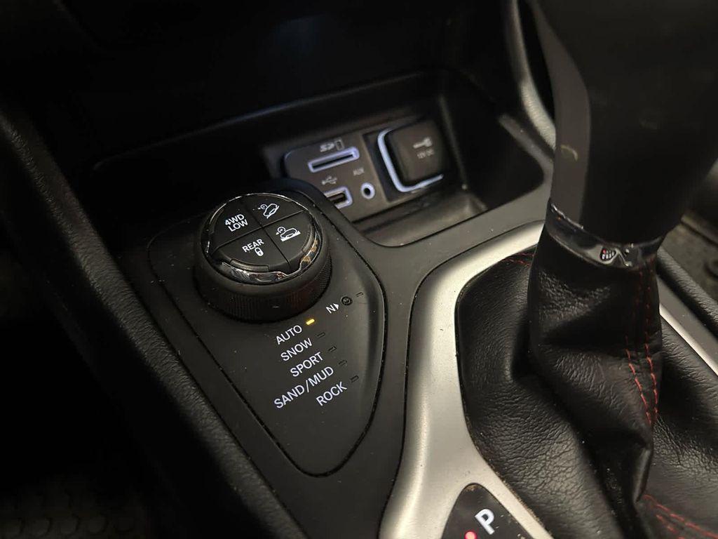 used 2016 Jeep Cherokee car, priced at $13,403