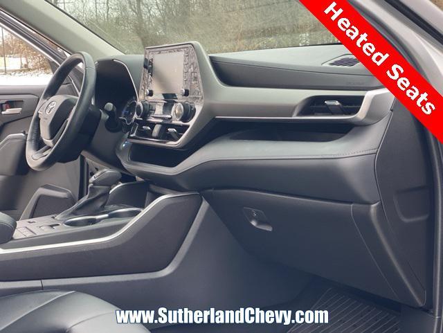 used 2022 Toyota Highlander Hybrid car, priced at $39,898