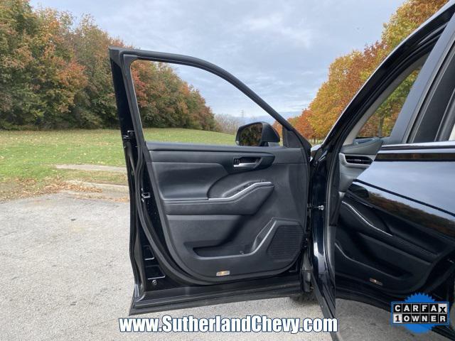 used 2024 Toyota Highlander car, priced at $35,998