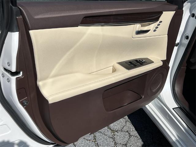 used 2017 Lexus ES 350 car, priced at $24,293