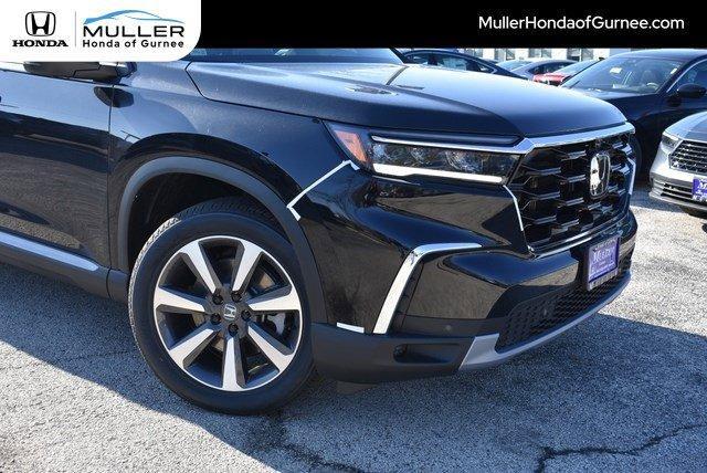 new 2025 Honda Pilot car, priced at $54,575