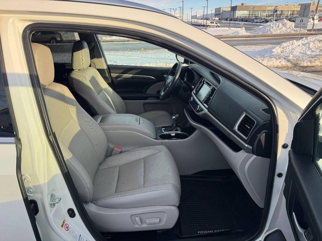 used 2019 Toyota Highlander Hybrid car, priced at $25,900