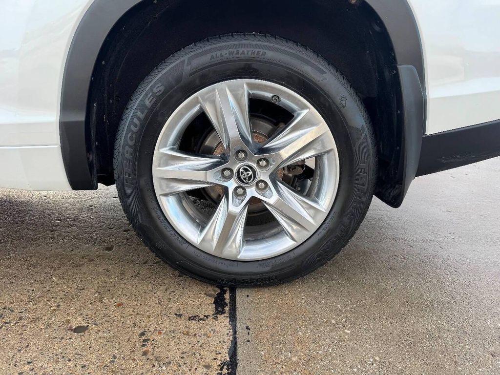 used 2019 Toyota Highlander Hybrid car, priced at $25,900