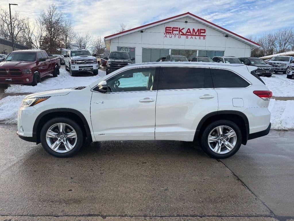 used 2019 Toyota Highlander Hybrid car, priced at $25,900