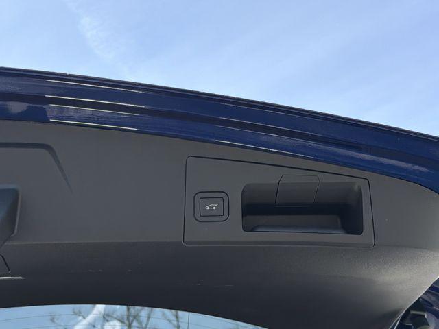 new 2026 Cadillac XT5 car, priced at $60,420