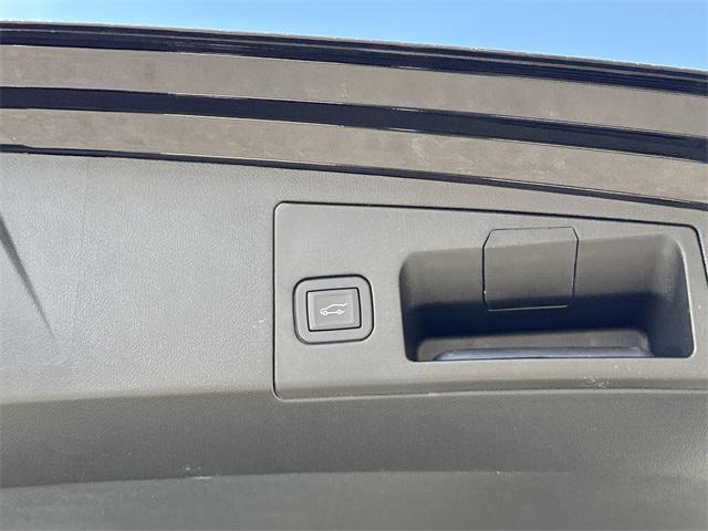 new 2026 Cadillac XT5 car, priced at $61,520