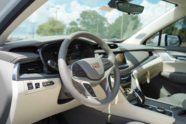 new 2025 Cadillac XT5 car, priced at $59,370
