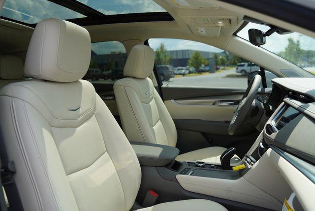 new 2025 Cadillac XT5 car, priced at $59,370