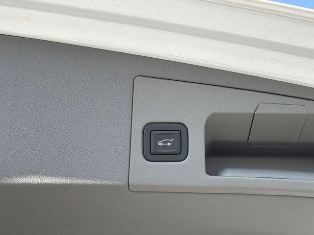 new 2026 Cadillac XT5 car, priced at $59,695