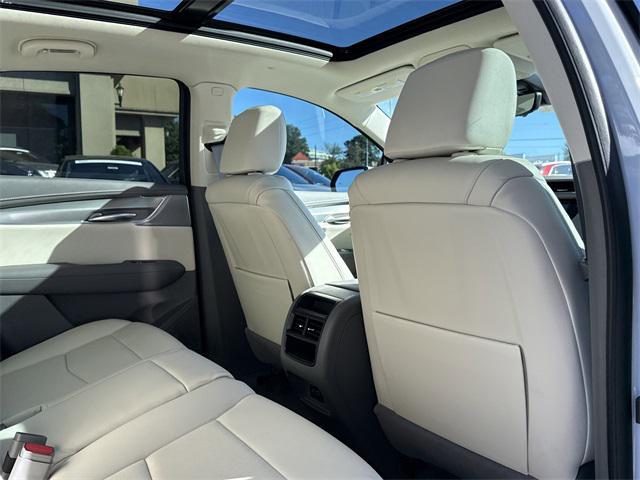 new 2025 Cadillac XT5 car, priced at $58,095