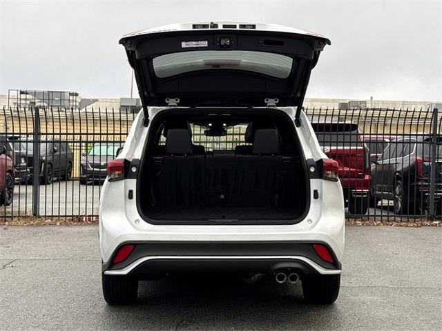 used 2023 Toyota Highlander car, priced at $37,900