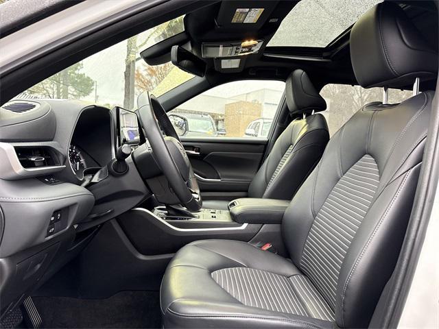 used 2023 Toyota Highlander car, priced at $37,900