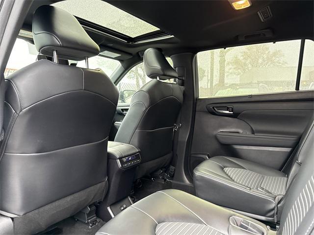 used 2023 Toyota Highlander car, priced at $37,900