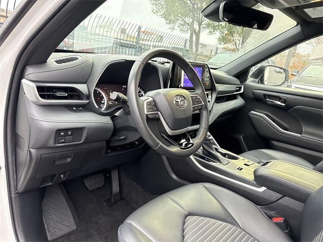 used 2023 Toyota Highlander car, priced at $37,900