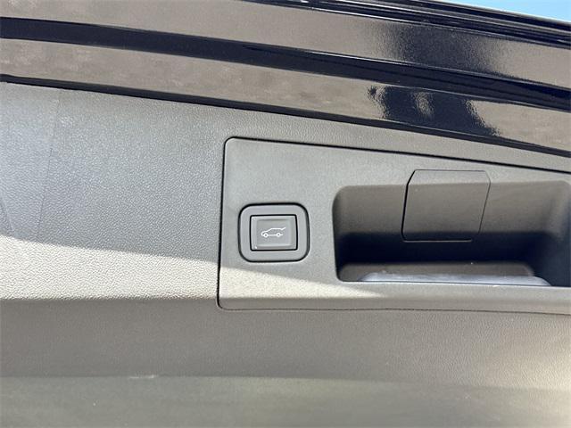 new 2025 Cadillac XT5 car, priced at $54,765