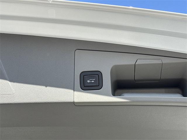 new 2026 Cadillac XT5 car, priced at $62,120