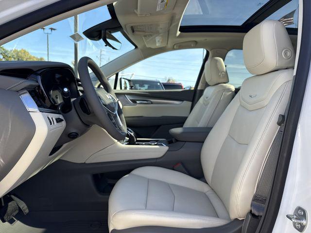 new 2026 Cadillac XT5 car, priced at $62,120