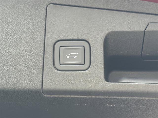 new 2025 Cadillac XT5 car, priced at $58,190