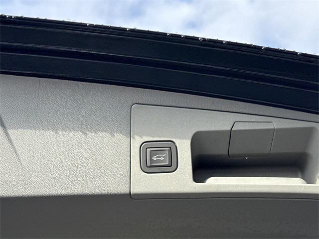 new 2026 Cadillac XT5 car, priced at $59,095