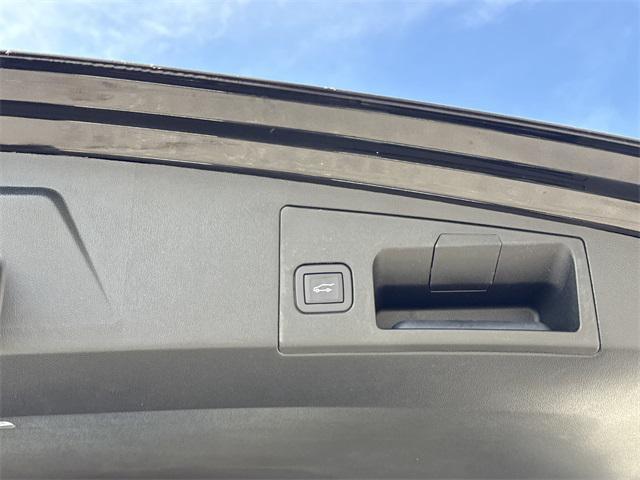 new 2026 Cadillac XT5 car, priced at $59,520