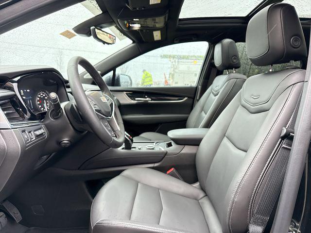 new 2025 Cadillac XT5 car, priced at $58,070