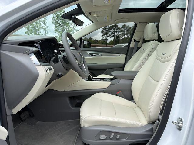 used 2025 Cadillac XT5 car, priced at $40,877