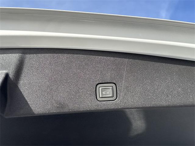 new 2025 Cadillac XT6 car, priced at $53,915