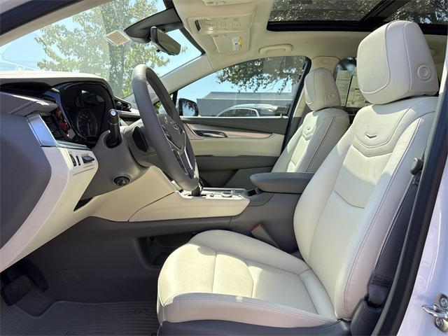 new 2025 Cadillac XT5 car, priced at $58,670