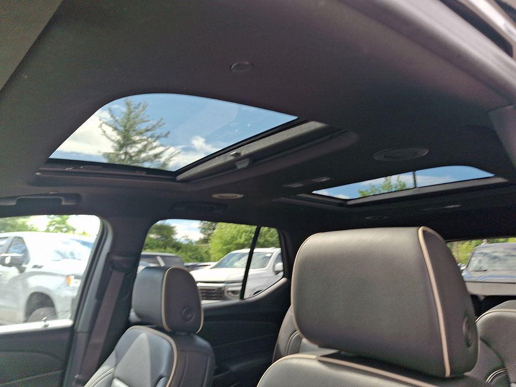 used 2023 Chevrolet Traverse car, priced at $34,000