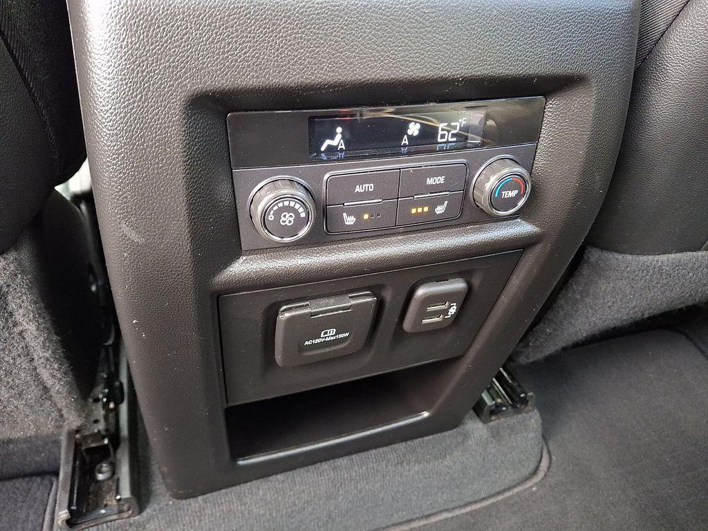 used 2023 Chevrolet Traverse car, priced at $34,000