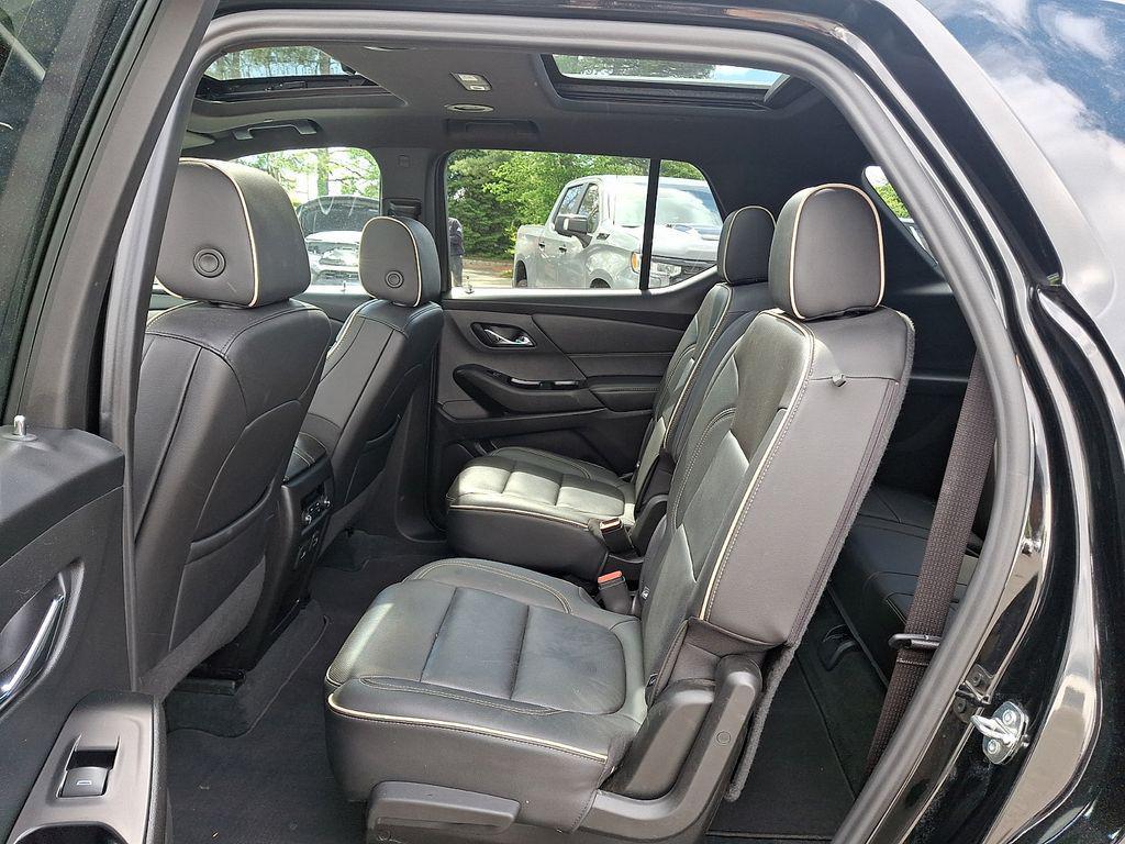 used 2023 Chevrolet Traverse car, priced at $34,000