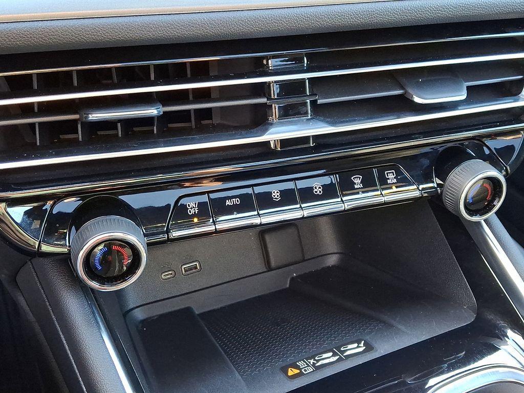 used 2025 Chevrolet Traverse car, priced at $47,977