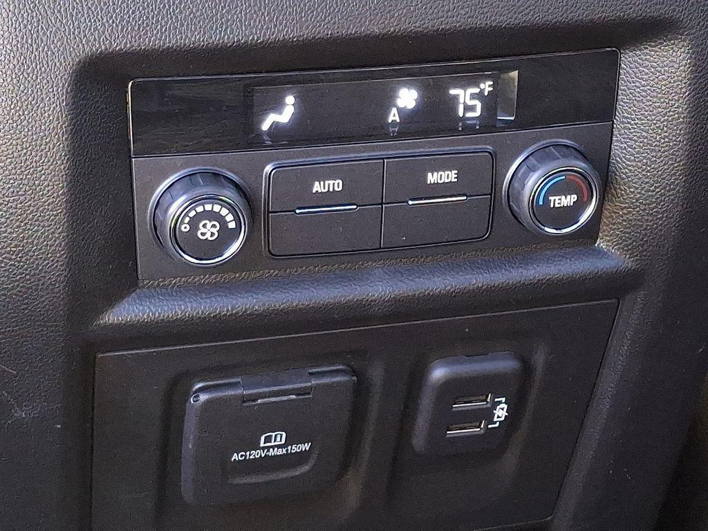 used 2023 Chevrolet Traverse car, priced at $33,703