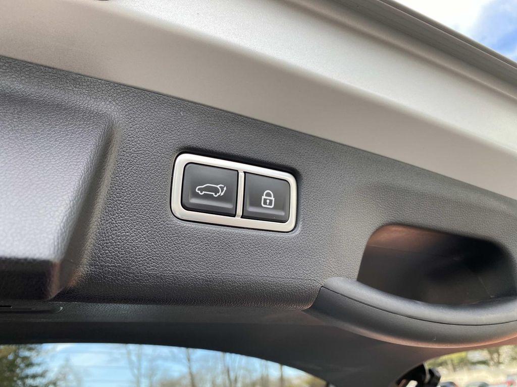 used 2023 Kia Sorento Hybrid car, priced at $30,381