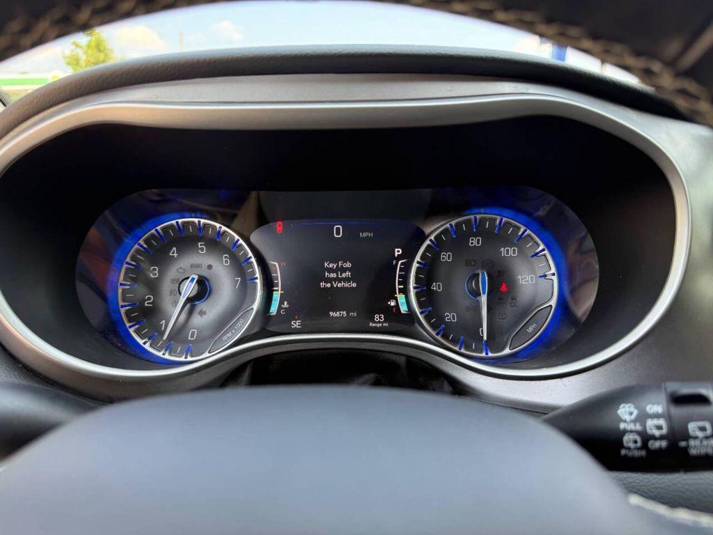 2020 Brilliant Black Crystal Pearlcoat Chrysler Pacifica