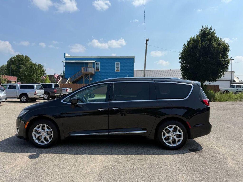 2020 Brilliant Black Crystal Pearlcoat Chrysler Pacifica