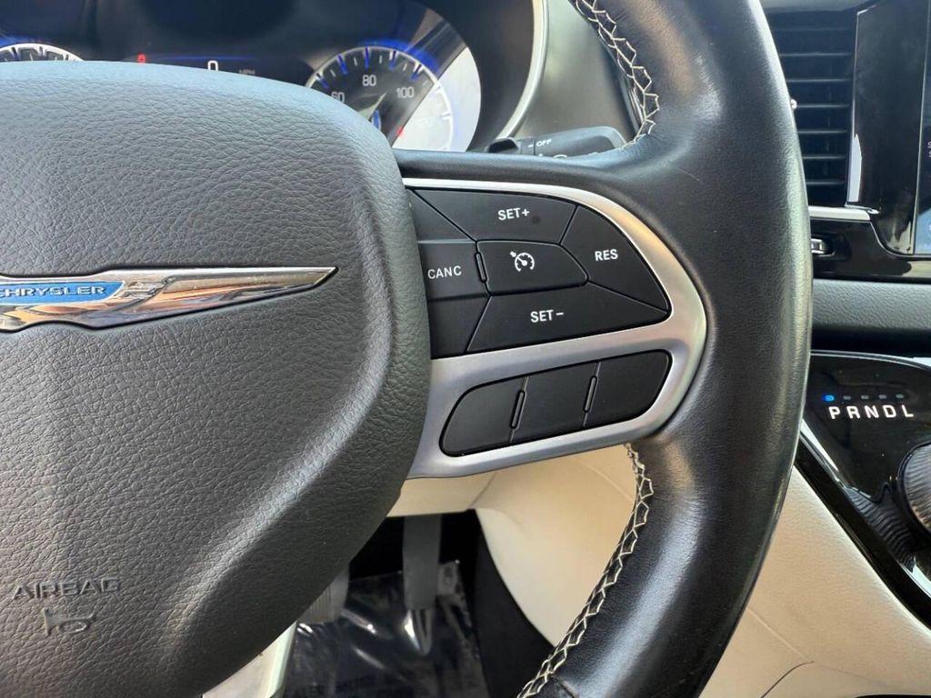 2020 Brilliant Black Crystal Pearlcoat Chrysler Pacifica