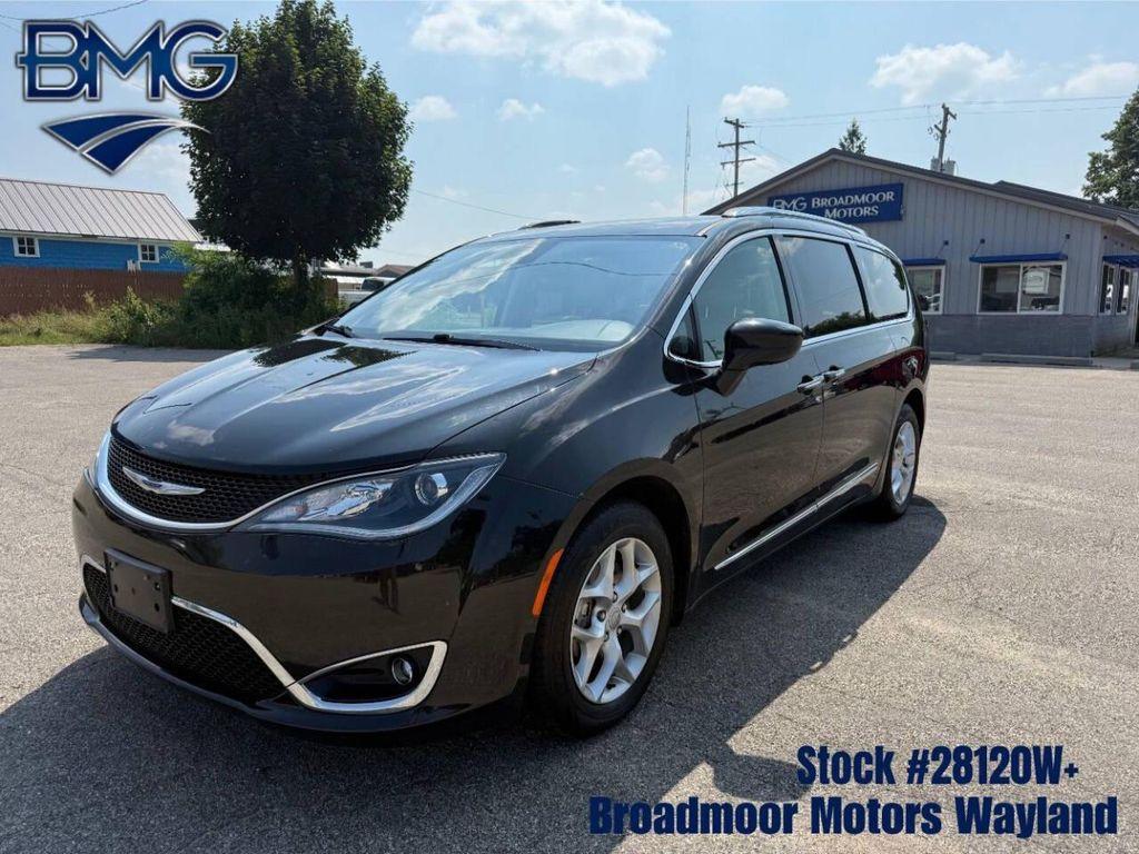 2020 Brilliant Black Crystal Pearlcoat Chrysler Pacifica